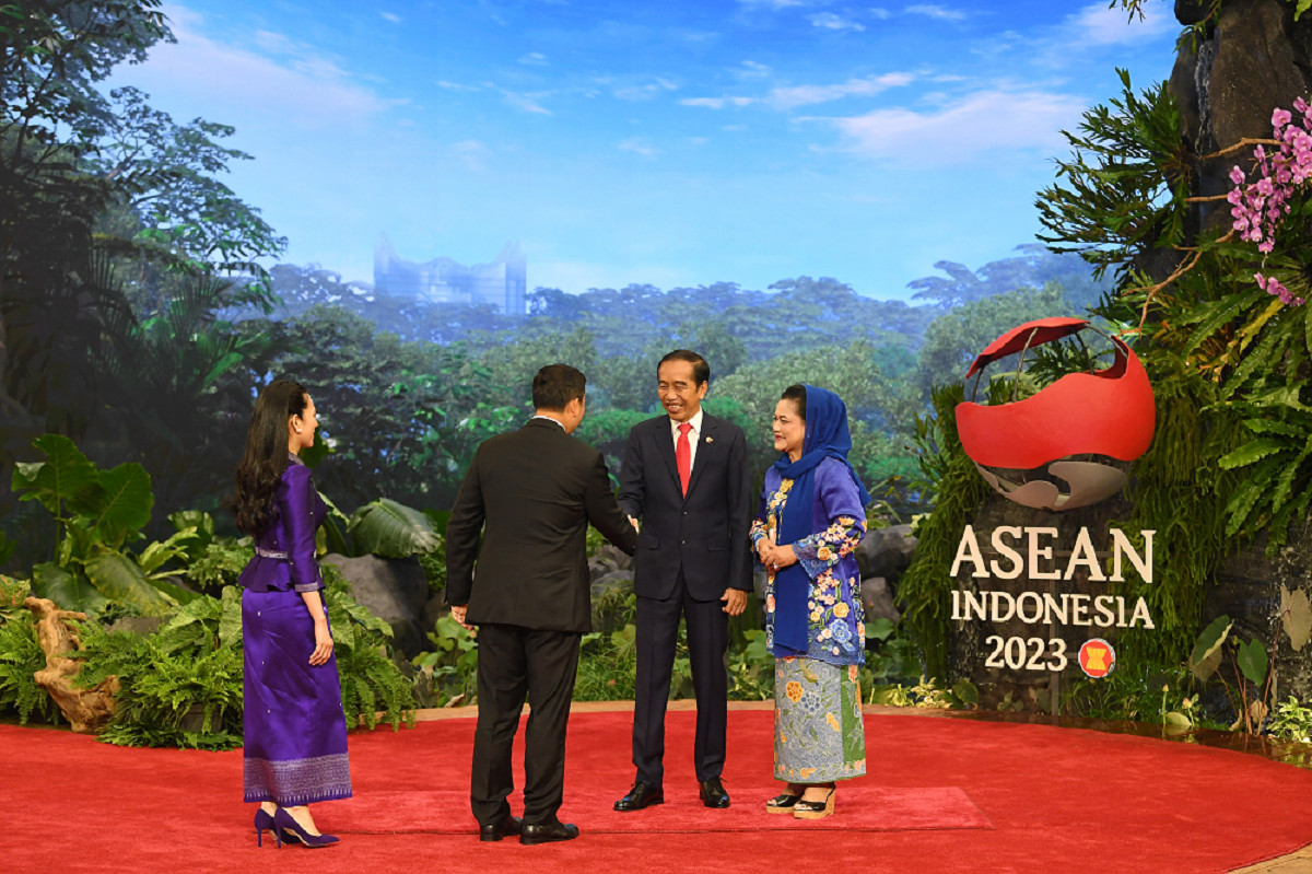 President Joko Widodo Welcomes ASEAN Heads of State and Delegates in Tropical Rainforest-themed Area