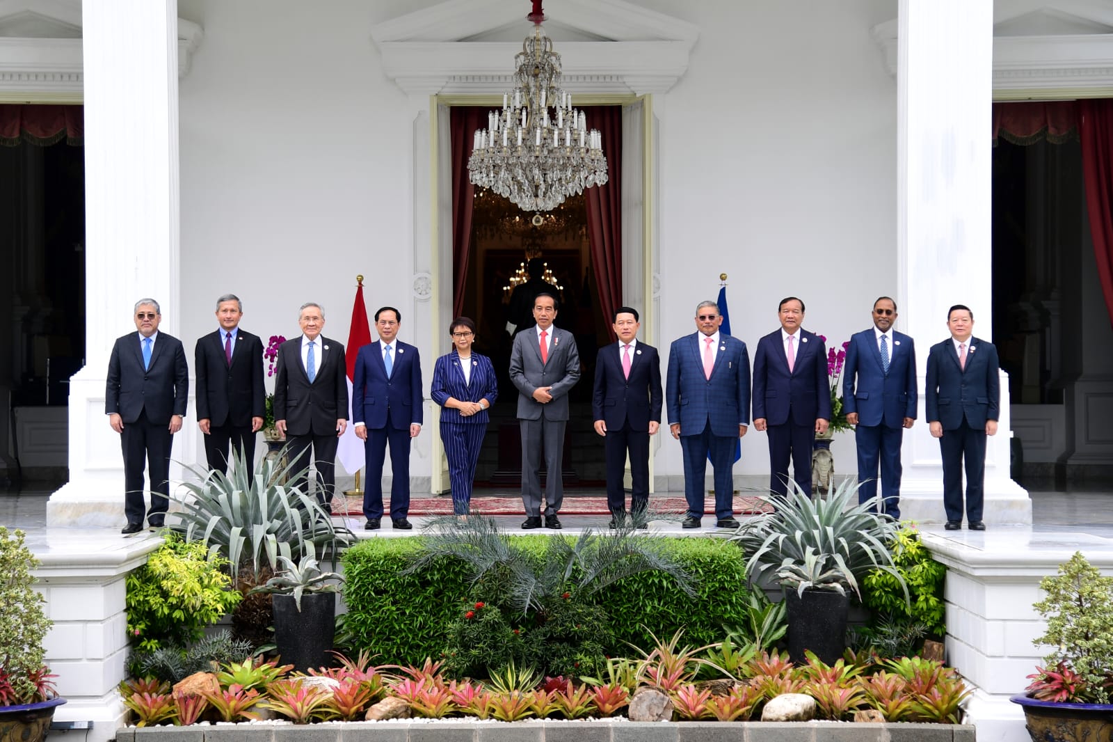 President Jokowi Welcomes ASEAN Foreign Ministers at Merdeka Palace
