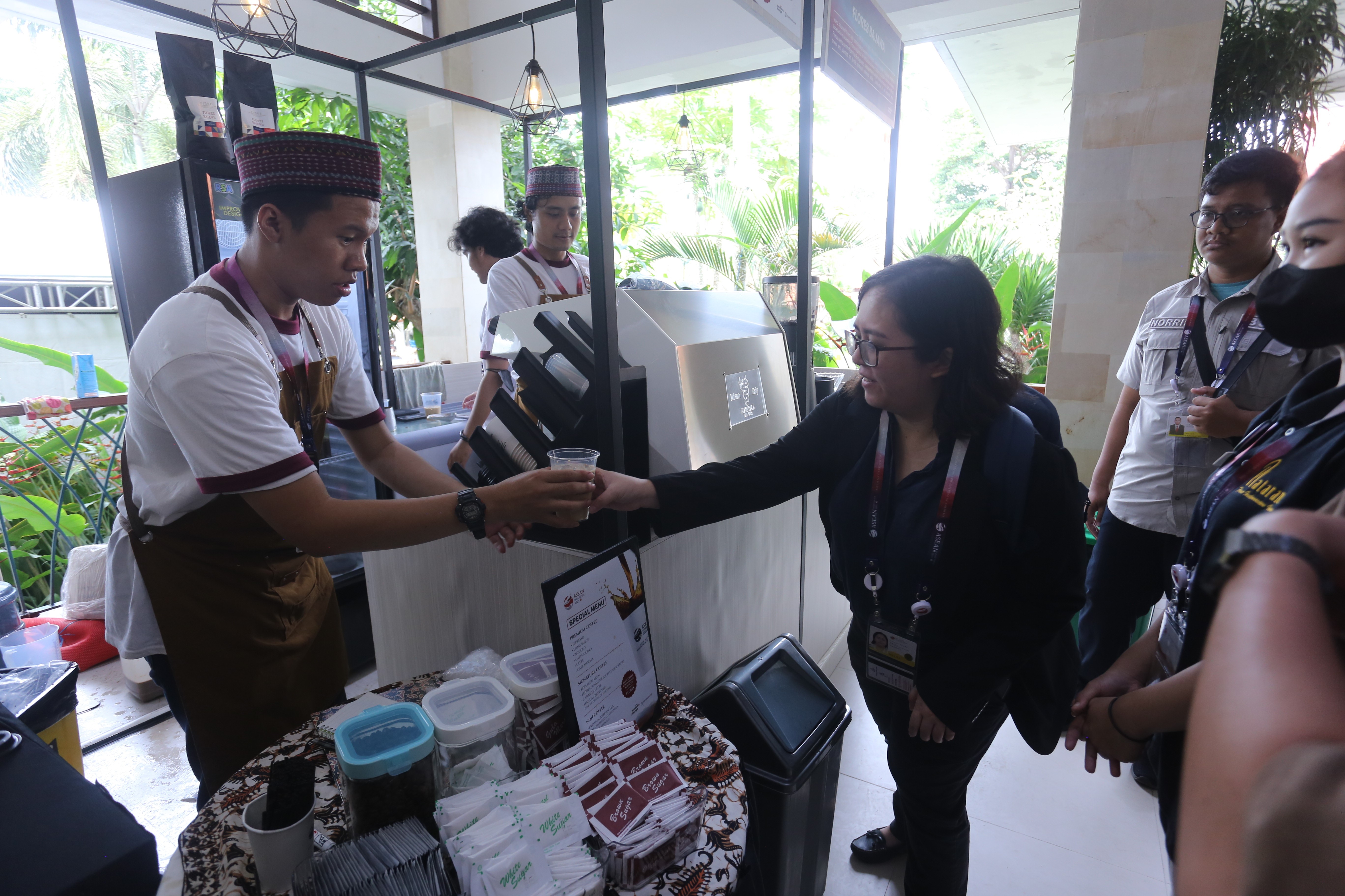 Aroma of Flores Coffee Draws Delegates of the 42nd ASEAN Summit in 2023