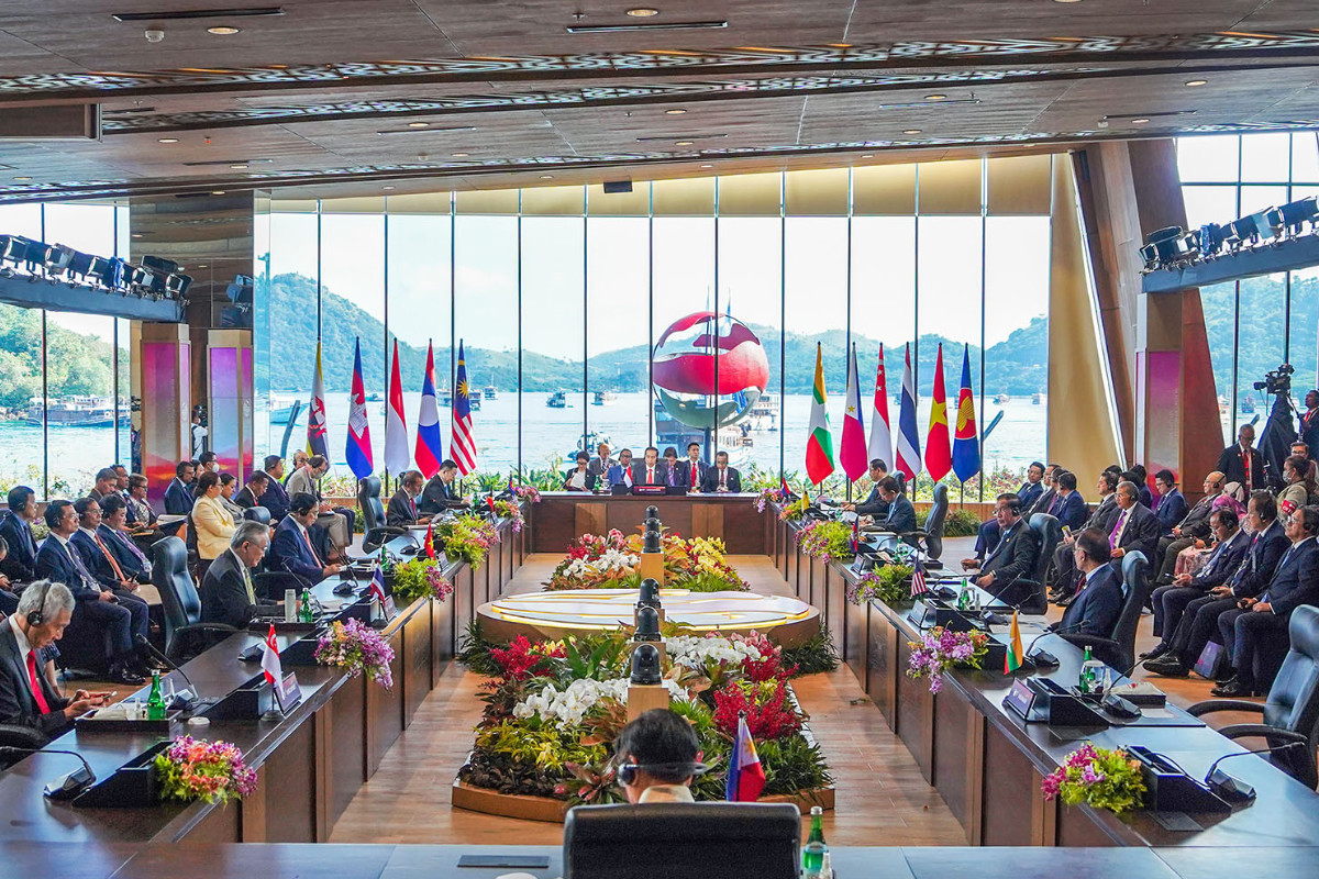Important Issues Discussed at the ASEAN Summit in Indonesia