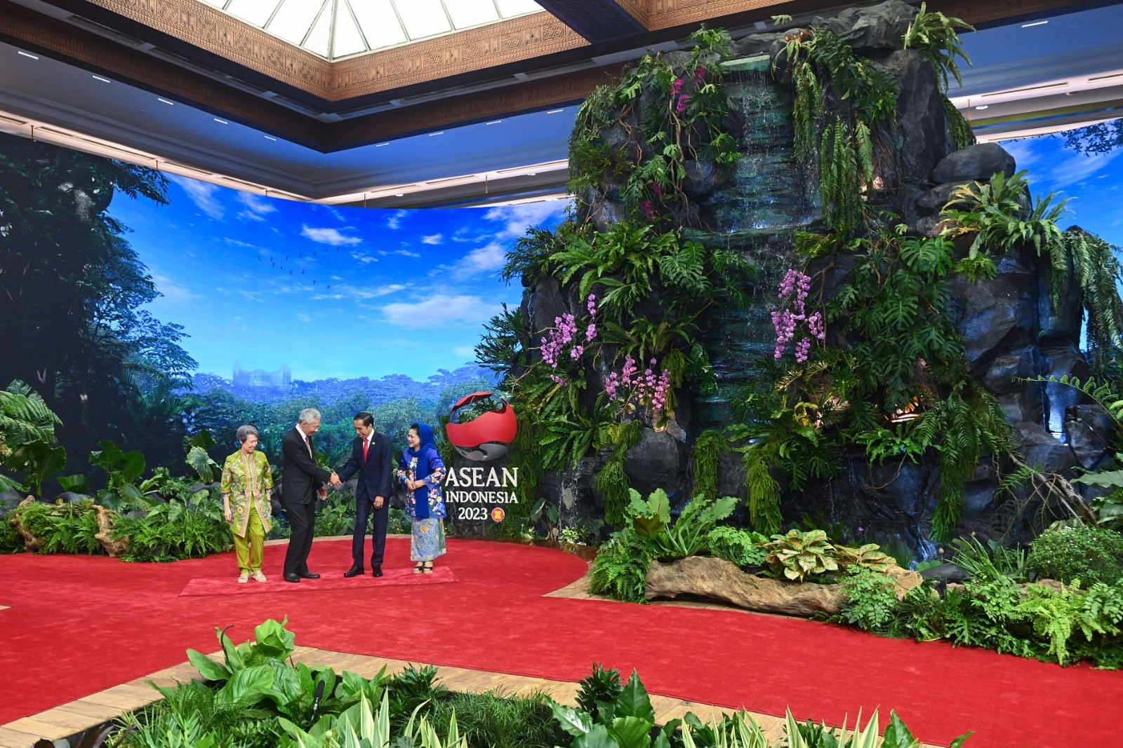 The Symbolism Behind the Waterfall at the 43rd ASEAN Summit Welcoming Area